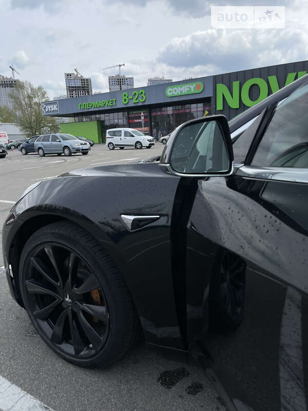 Седан Tesla Model 3 2019 в Киеве