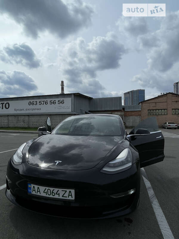 Седан Tesla Model 3 2019 в Киеве