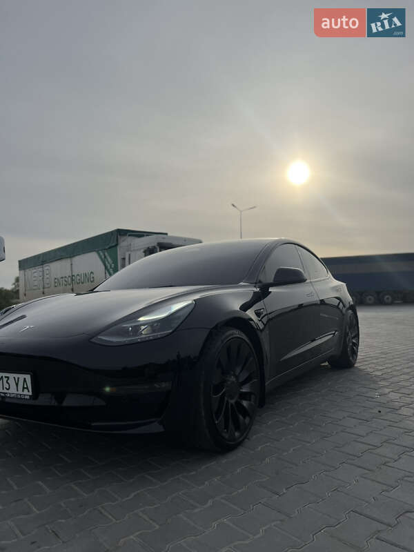 Седан Tesla Model 3 2022 в Виннице