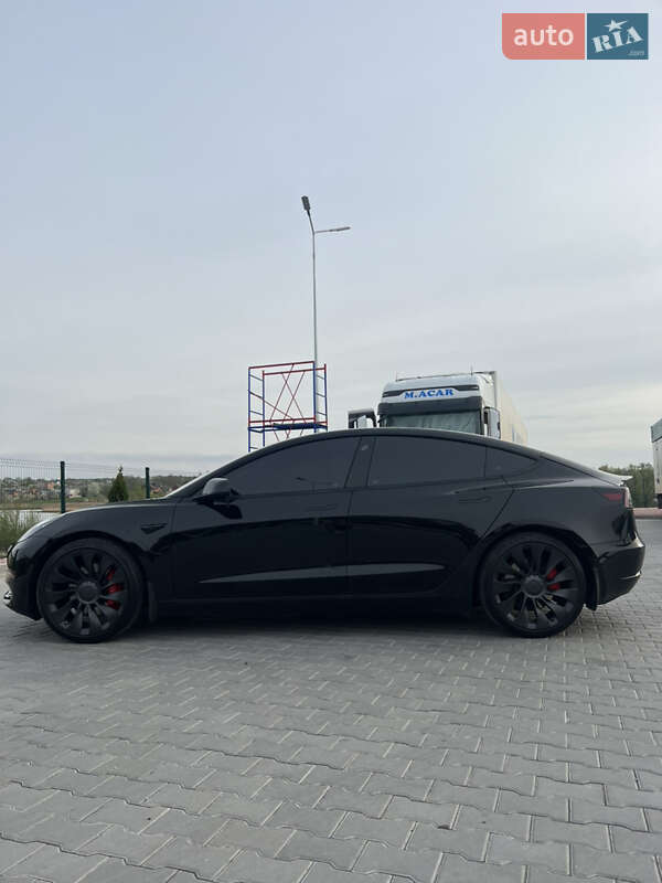 Седан Tesla Model 3 2022 в Виннице