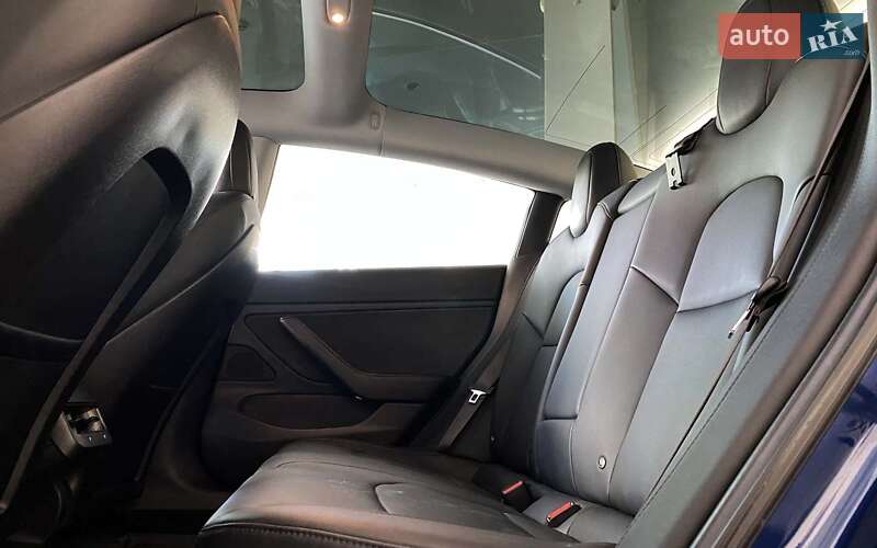 Седан Tesla Model 3 2018 в Шептицькому