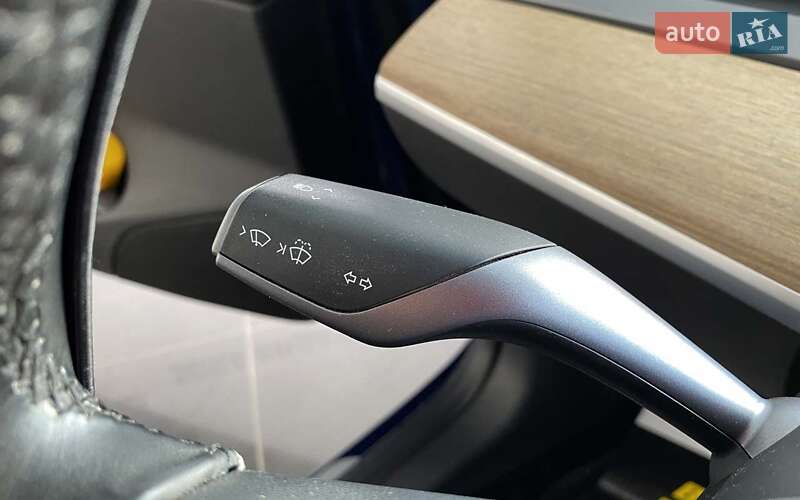 Седан Tesla Model 3 2018 в Шептицькому