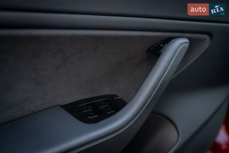 Седан Tesla Model 3 2018 в Кременці