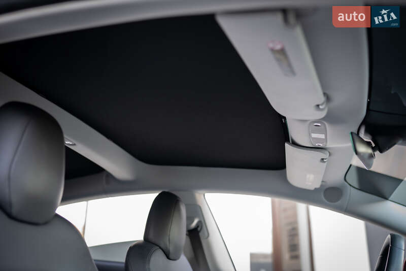 Седан Tesla Model 3 2018 в Кременці