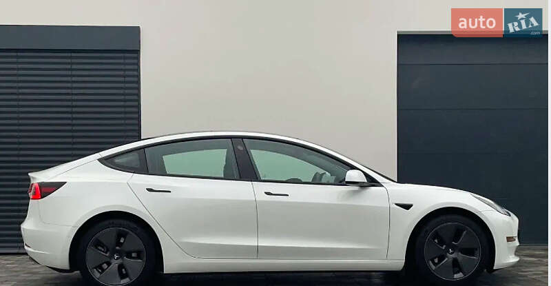 Седан Tesla Model 3 2021 в Києві