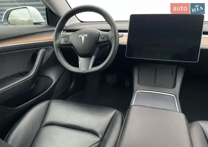 Седан Tesla Model 3 2021 в Києві