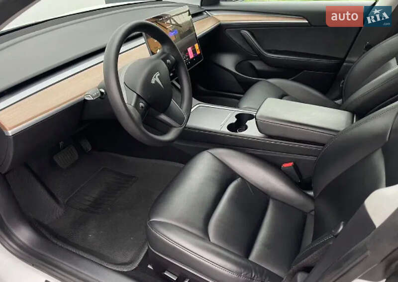 Седан Tesla Model 3 2021 в Києві