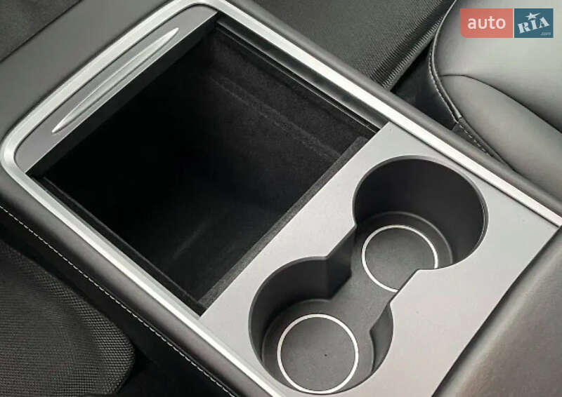 Седан Tesla Model 3 2021 в Києві