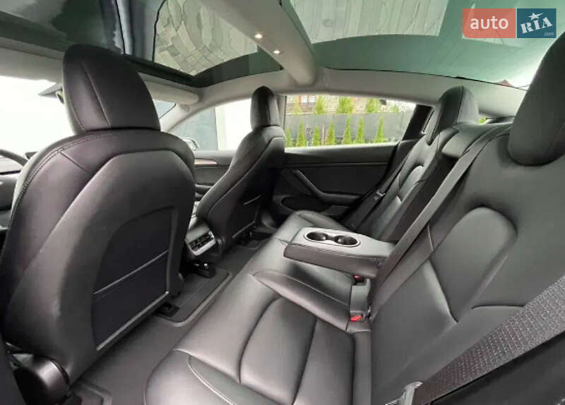 Седан Tesla Model 3 2021 в Києві