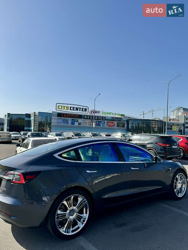 Седан Tesla Model 3 2019 в Одесі