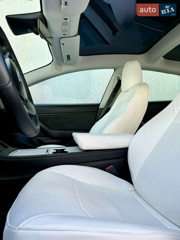 Седан Tesla Model 3 2019 в Одесі