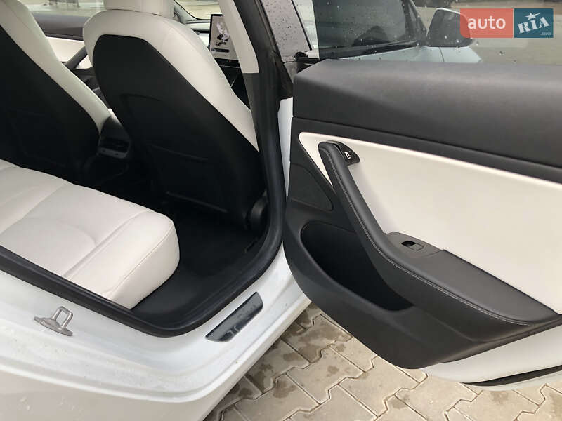 Седан Tesla Model 3 2019 в Хорошеве