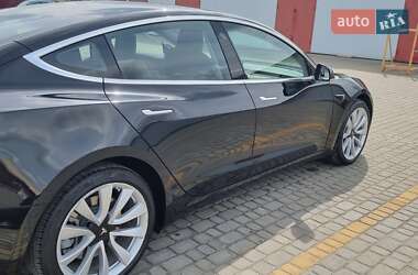 Седан Tesla Model 3 2018 в Львове