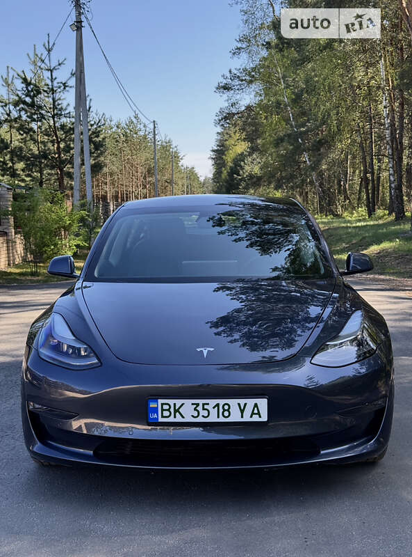 Седан Tesla Model 3 2022 в Ровно