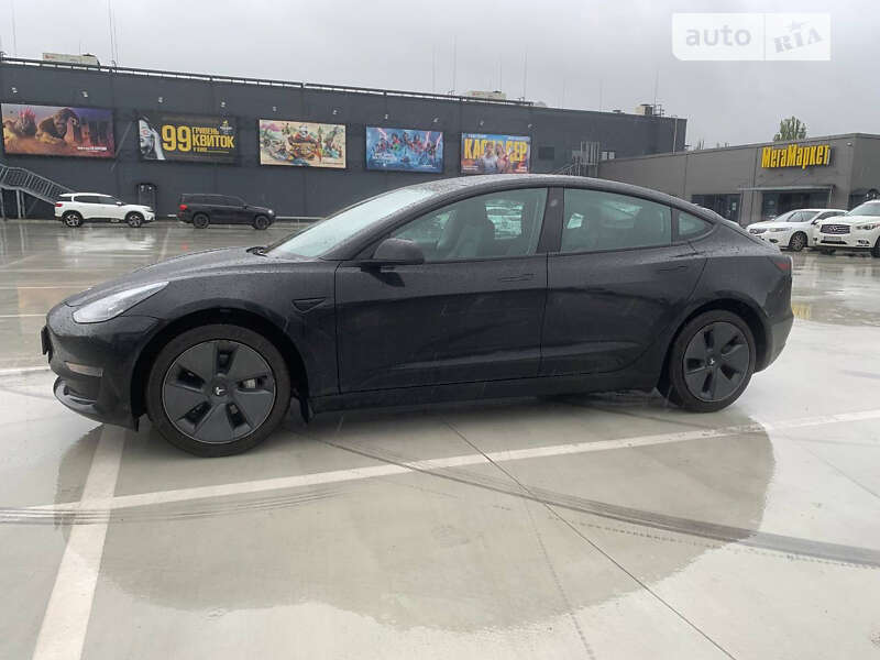 Седан Tesla Model 3 2021 в Киеве