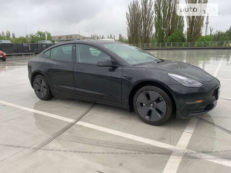 Седан Tesla Model 3 2021 в Киеве