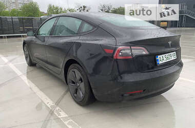Седан Tesla Model 3 2021 в Киеве