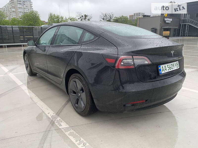 Седан Tesla Model 3 2021 в Киеве