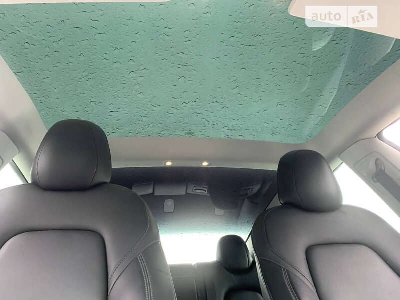 Седан Tesla Model 3 2021 в Киеве