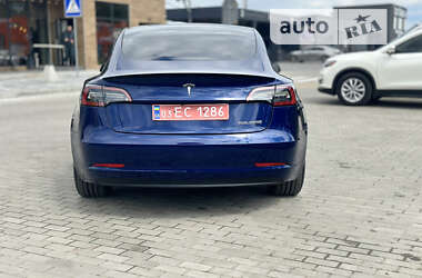 Седан Tesla Model 3 2023 в Луцьку