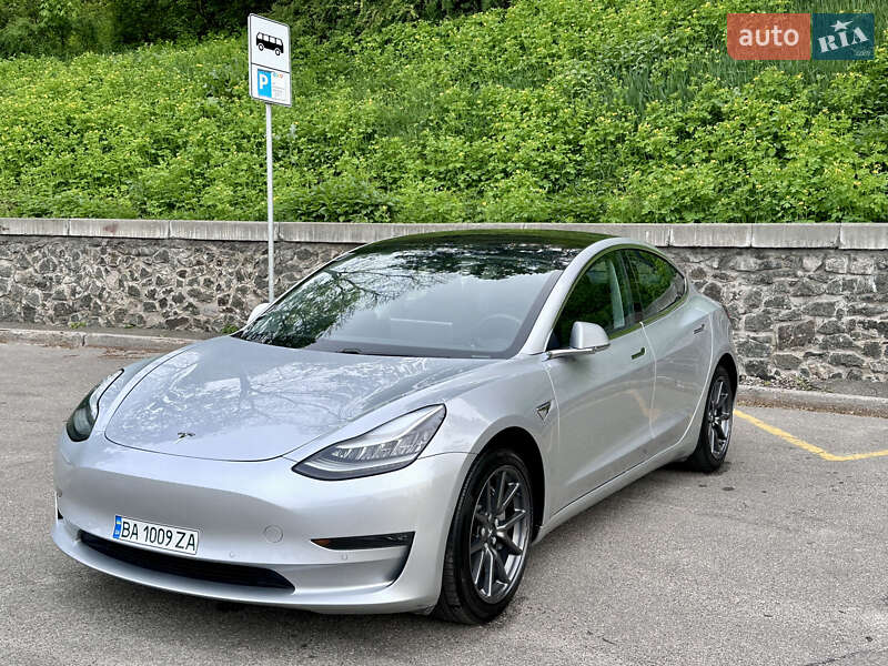 Седан Tesla Model 3 2018 в Києві