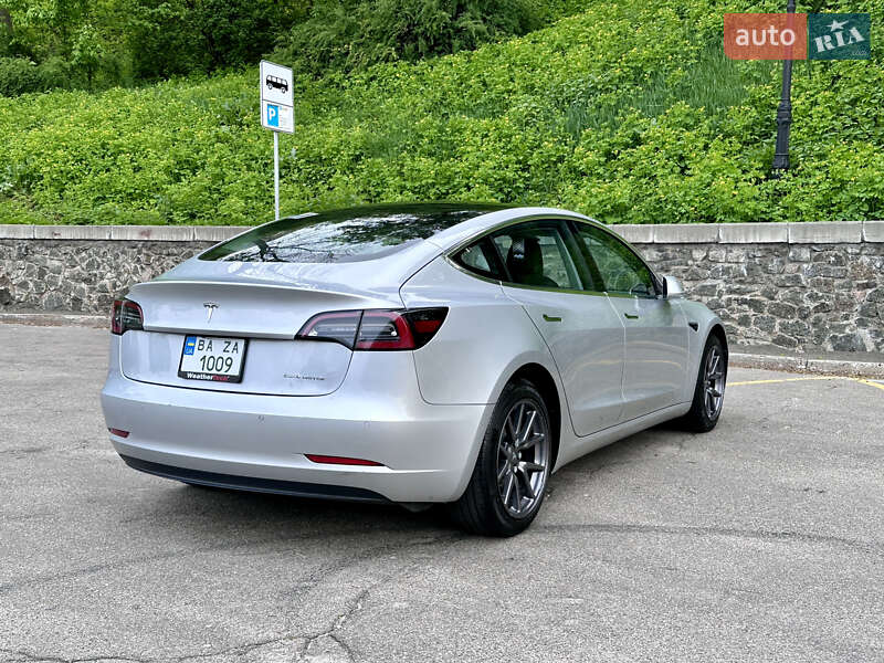 Седан Tesla Model 3 2018 в Києві
