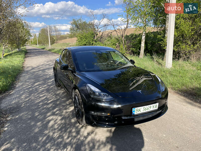 Седан Tesla Model 3 2021 в Ровно