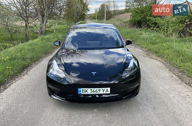 Седан Tesla Model 3 2021 в Рівному