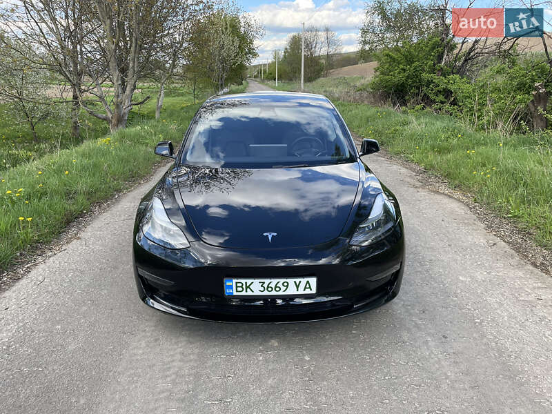 Седан Tesla Model 3 2021 в Ровно