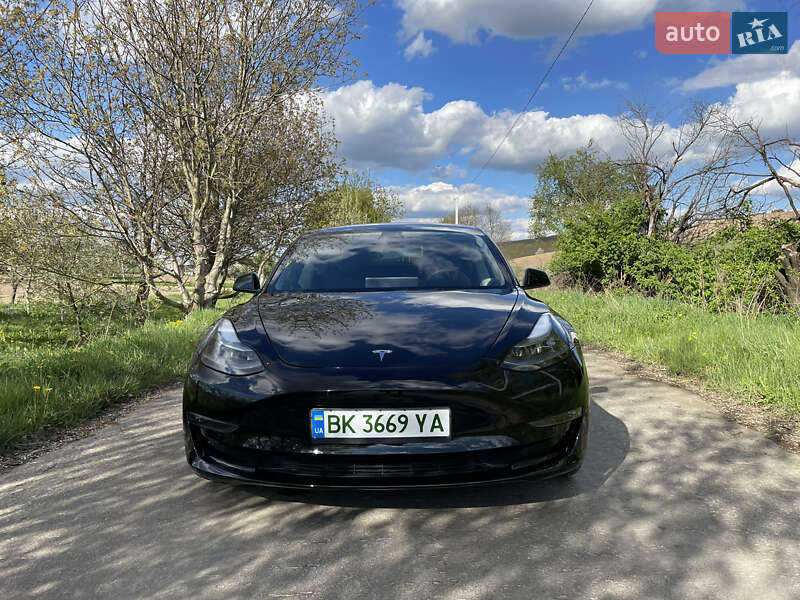 Седан Tesla Model 3 2021 в Ровно