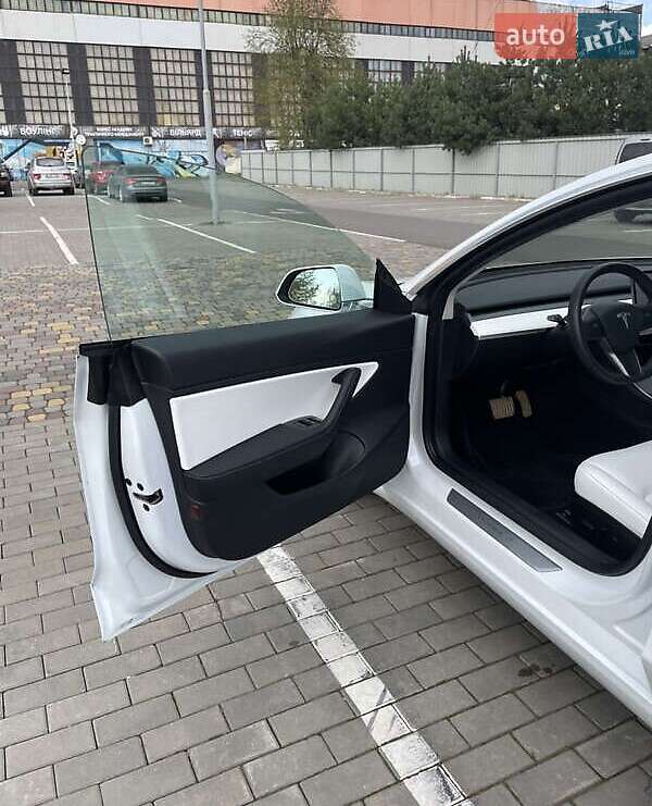 Седан Tesla Model 3 2020 в Киеве фото 15 Седан Tesla Model 3 2020 в Киеве