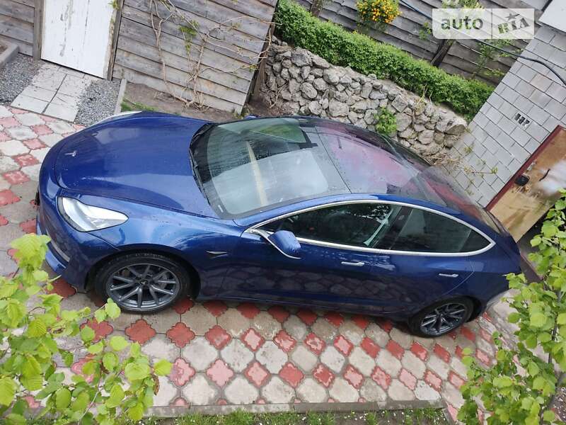 Седан Tesla Model 3 2018 в Нетешине