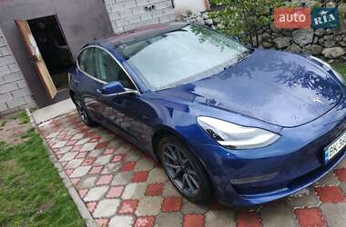 Седан Tesla Model 3 2018 в Нетешине