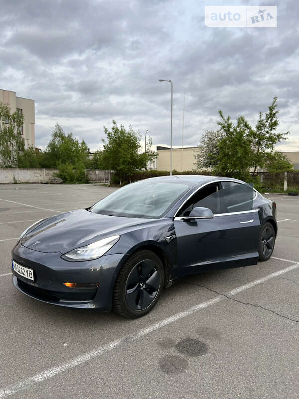 Седан Tesla Model 3 2020 в Киеве