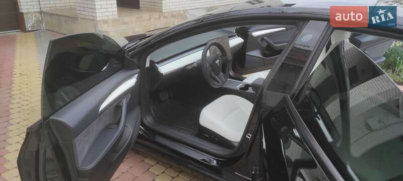 Седан Tesla Model 3 2021 в Виннице