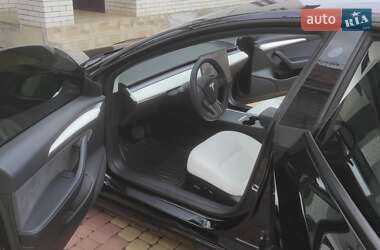 Седан Tesla Model 3 2021 в 