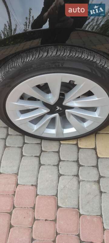 Седан Tesla Model 3 2021 в Виннице