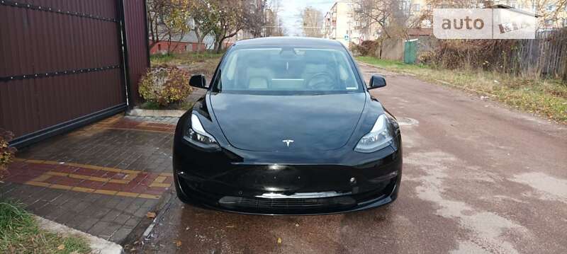 Седан Tesla Model 3 2021 в Коростене