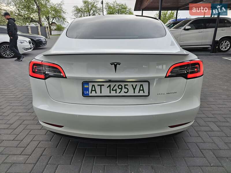 Седан Tesla Model 3 2021 в Коломиї