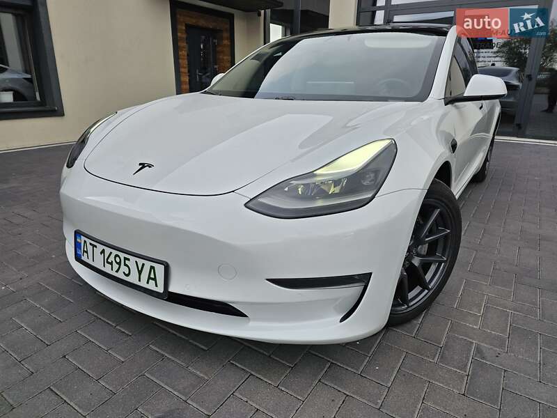 Седан Tesla Model 3 2021 в Коломиї