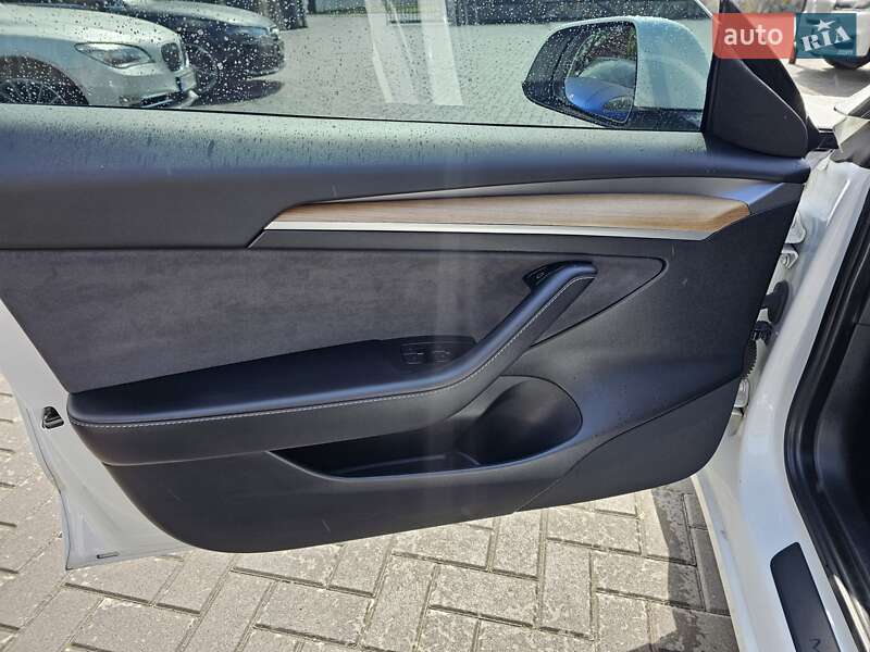 Седан Tesla Model 3 2021 в Коломиї