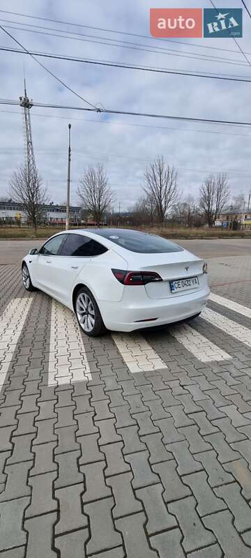 Седан Tesla Model 3 2020 в Чернівцях