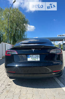 Седан Tesla Model 3 2019 в Снятині