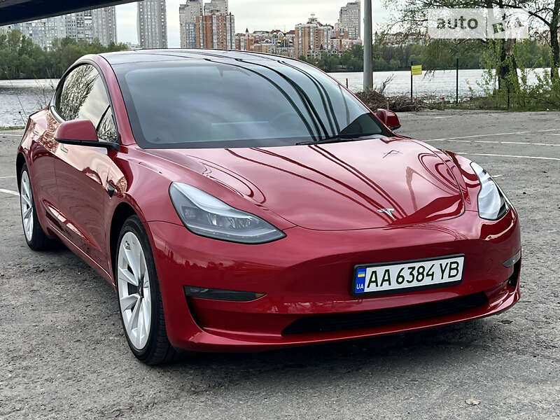 Седан Tesla Model 3 2022 в Києві