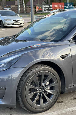 Седан Tesla Model 3 2021 в Киеве
