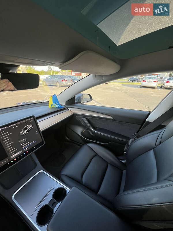Седан Tesla Model 3 2021 в Києві