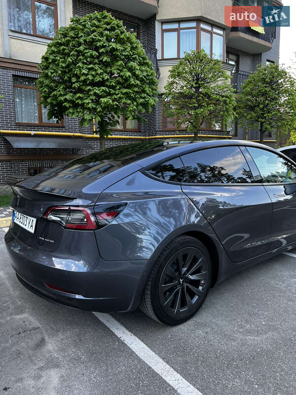 Седан Tesla Model 3 2021 в Киеве