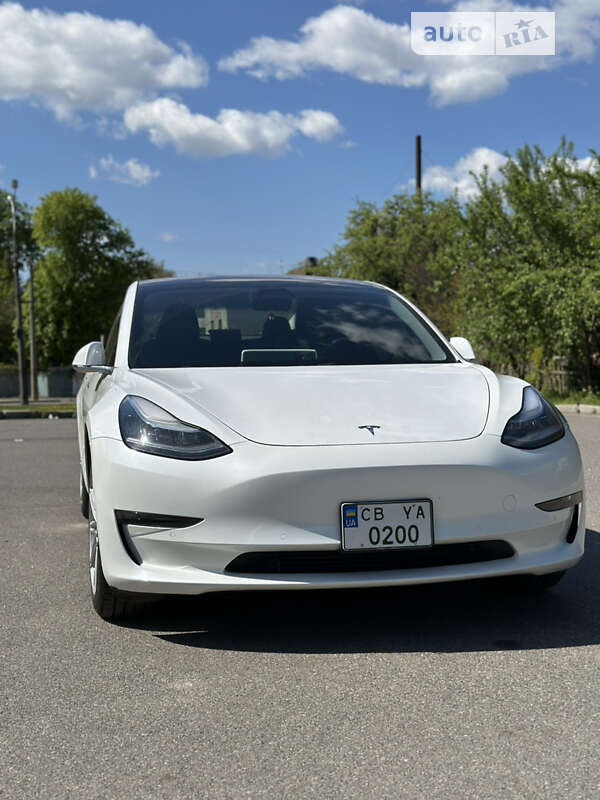 Седан Tesla Model 3 2019 в Чернігові