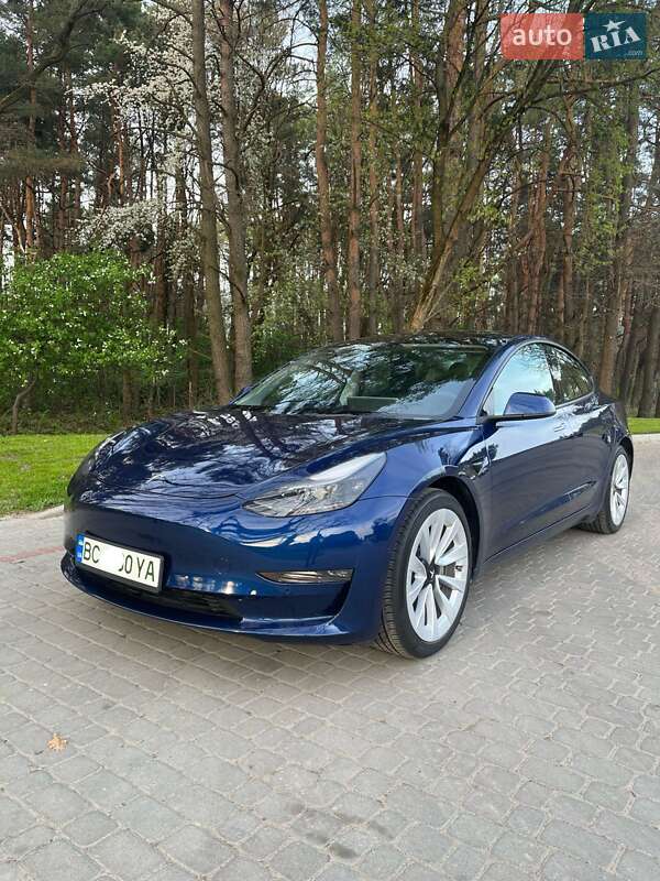 Седан Tesla Model 3 2022 в Львове