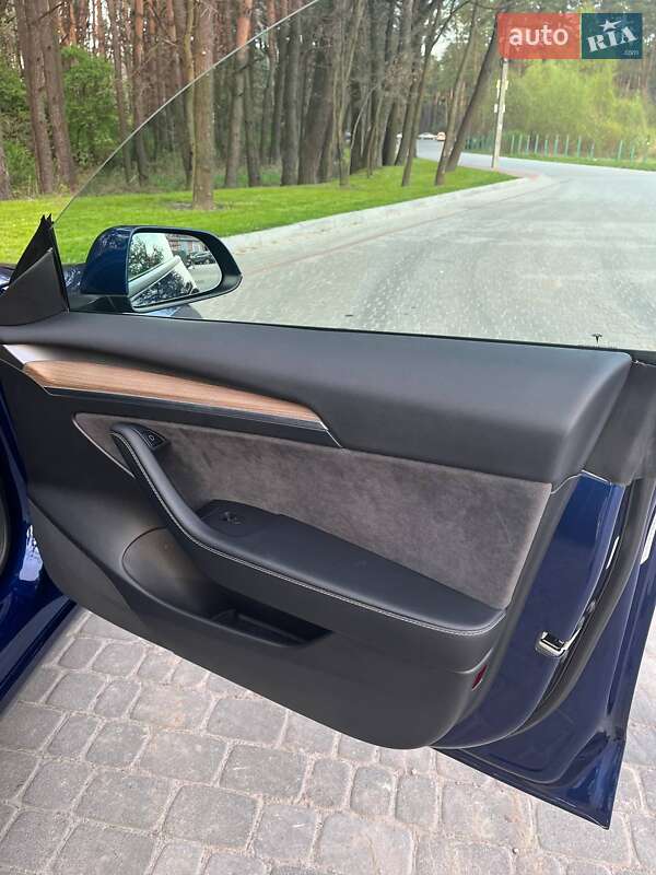 Седан Tesla Model 3 2022 в Львове